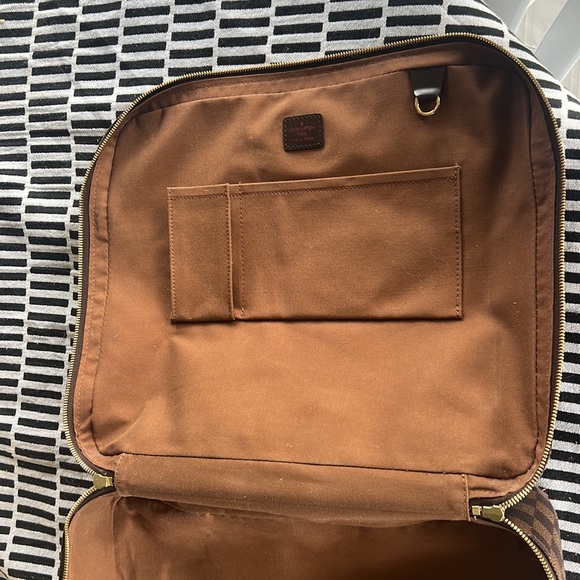 DEAL of the Week! LOUIS VUITTON Messenger/laptop bag. - Picture 3 of 5